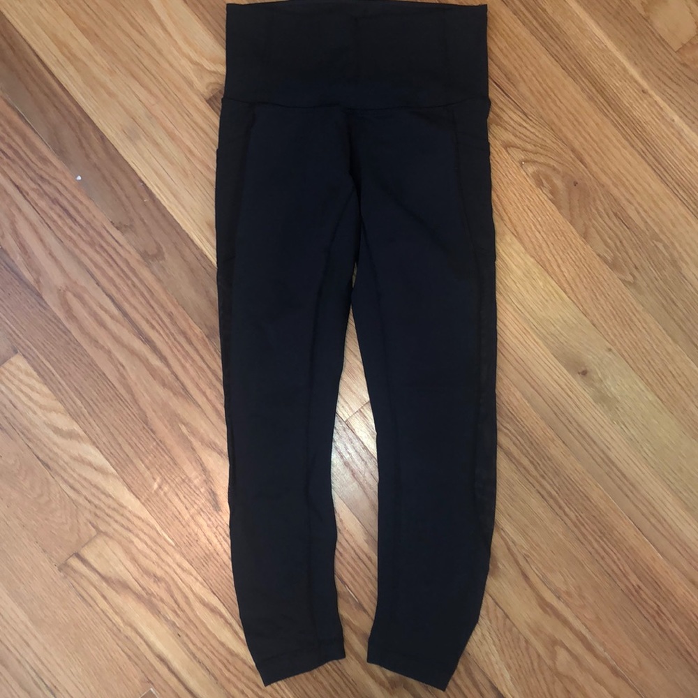 lululemon mesh crop with pockets